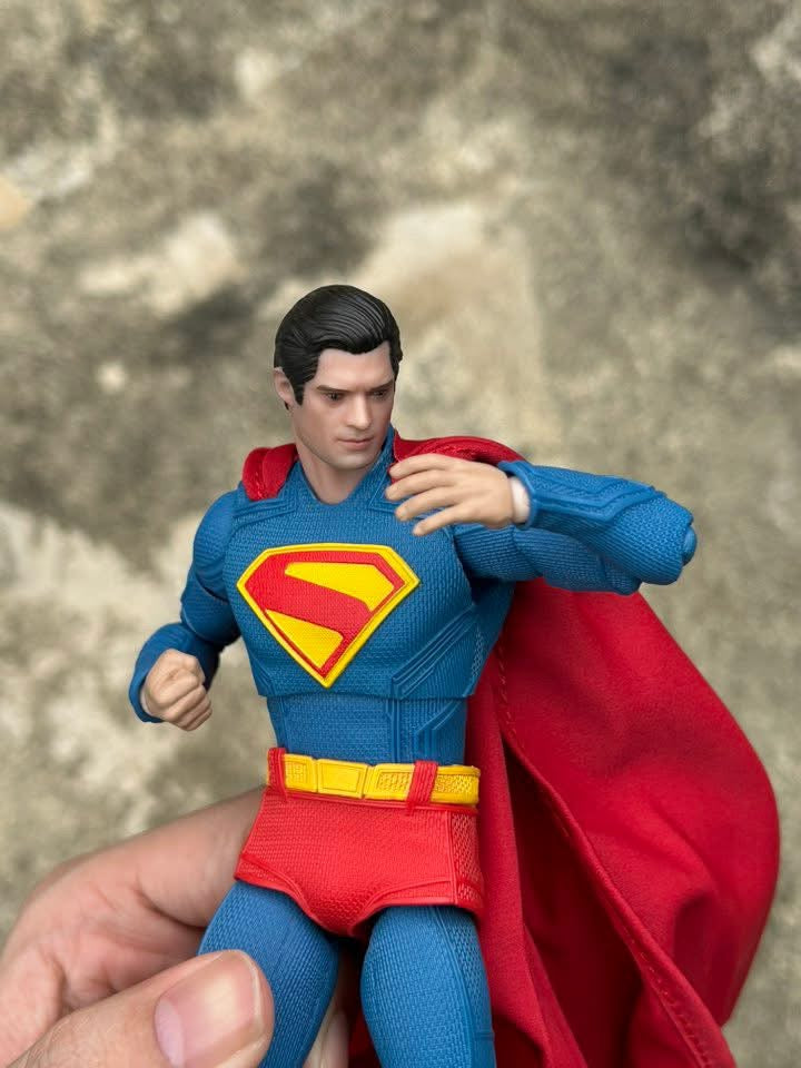 SUPERMAN (con Krypto) (versión Deluxe) - Figura Coleccionable