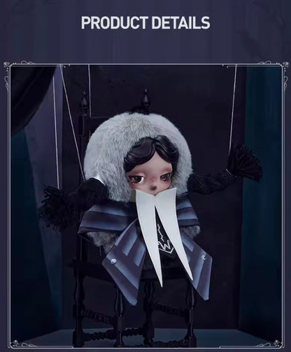 SKULLPANDA × WEDNESDAY Plush Charm (Exclusiva) - Nightfall Academy Uniform Version - Colgante de Peluche