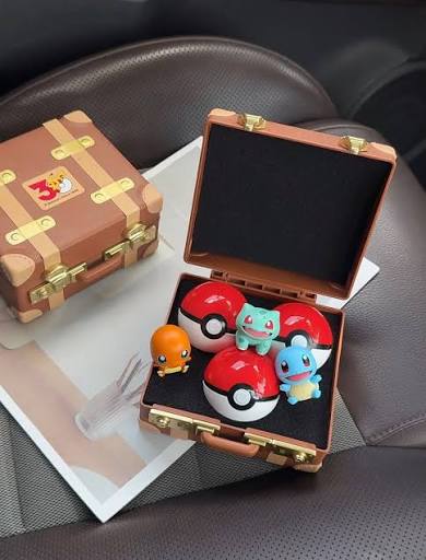 Pokémon - 30 aniversario - Palmsize Wonders - First Partner - Figura Coleccionable / Caja Misteriosa
