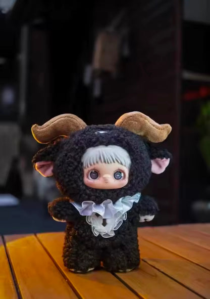 MAYMEI - Dark Forest Series - Colgante de Peluche / Caja Misteriosa