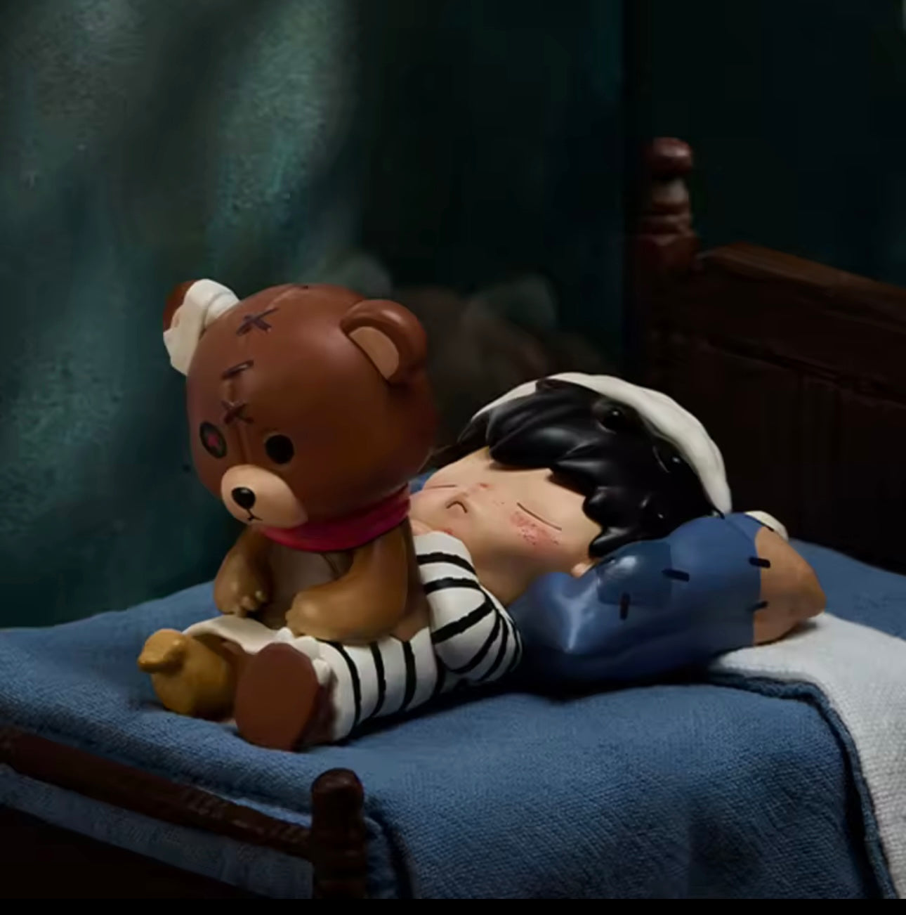 HIRONO x Parque Misterioso / Monsters Carnival Series (+ Pedestal fantasmal con luz) - Figura Coleccionable / Caja Misteriosa