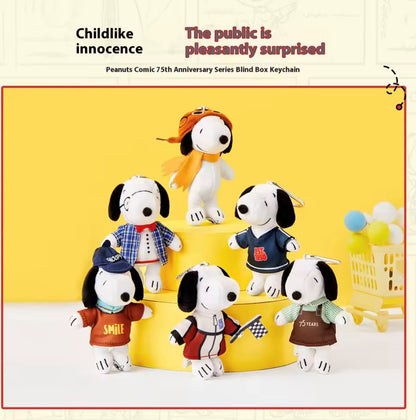 SNOOPY - 75th Aniversary Peanuts Serie - Colgante de Peluche / Caja Misteriosa
