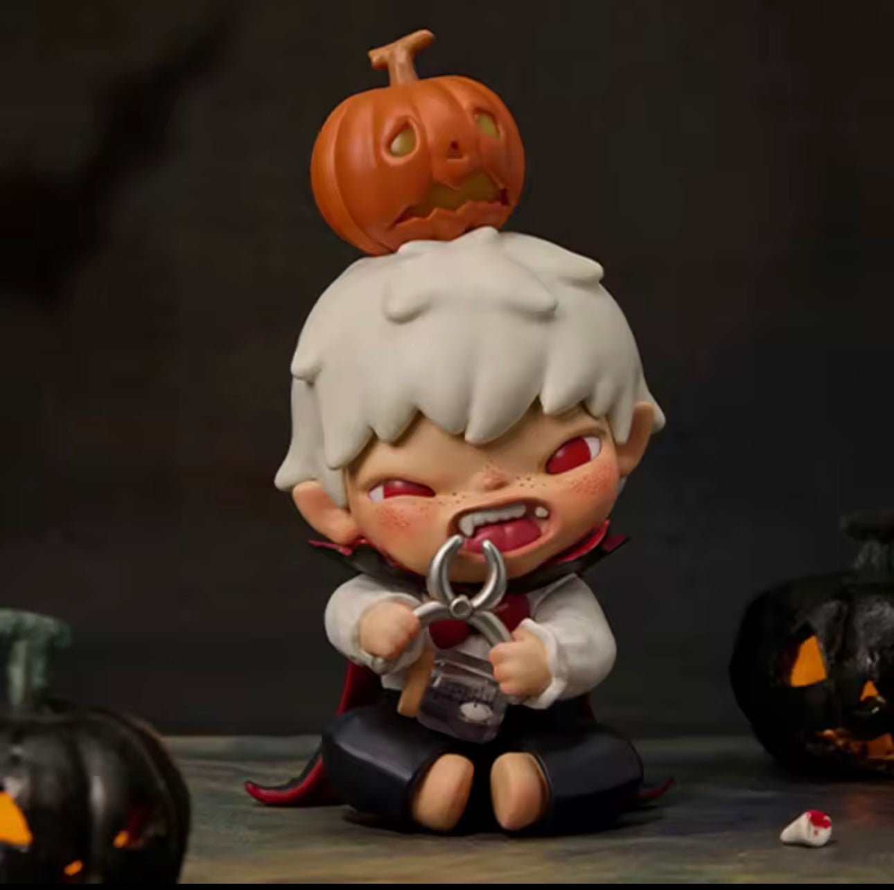 HIRONO x Parque Misterioso / Monsters Carnival Series (+ Pedestal fantasmal con luz) - Figura Coleccionable / Caja Misteriosa