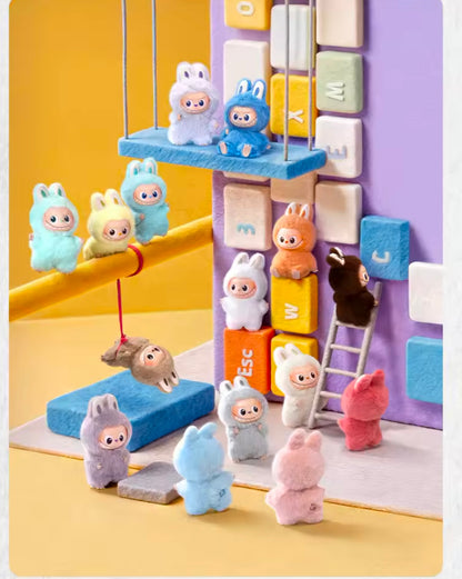 LABUBU THE MONSTERS - Pin for Love Serie (N - Z) - Colgante de Peluche / Caja Misteriosa