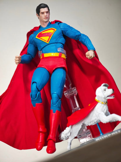 SUPERMAN (con Krypto)  (versión Deluxe) - Figura Coleccionable