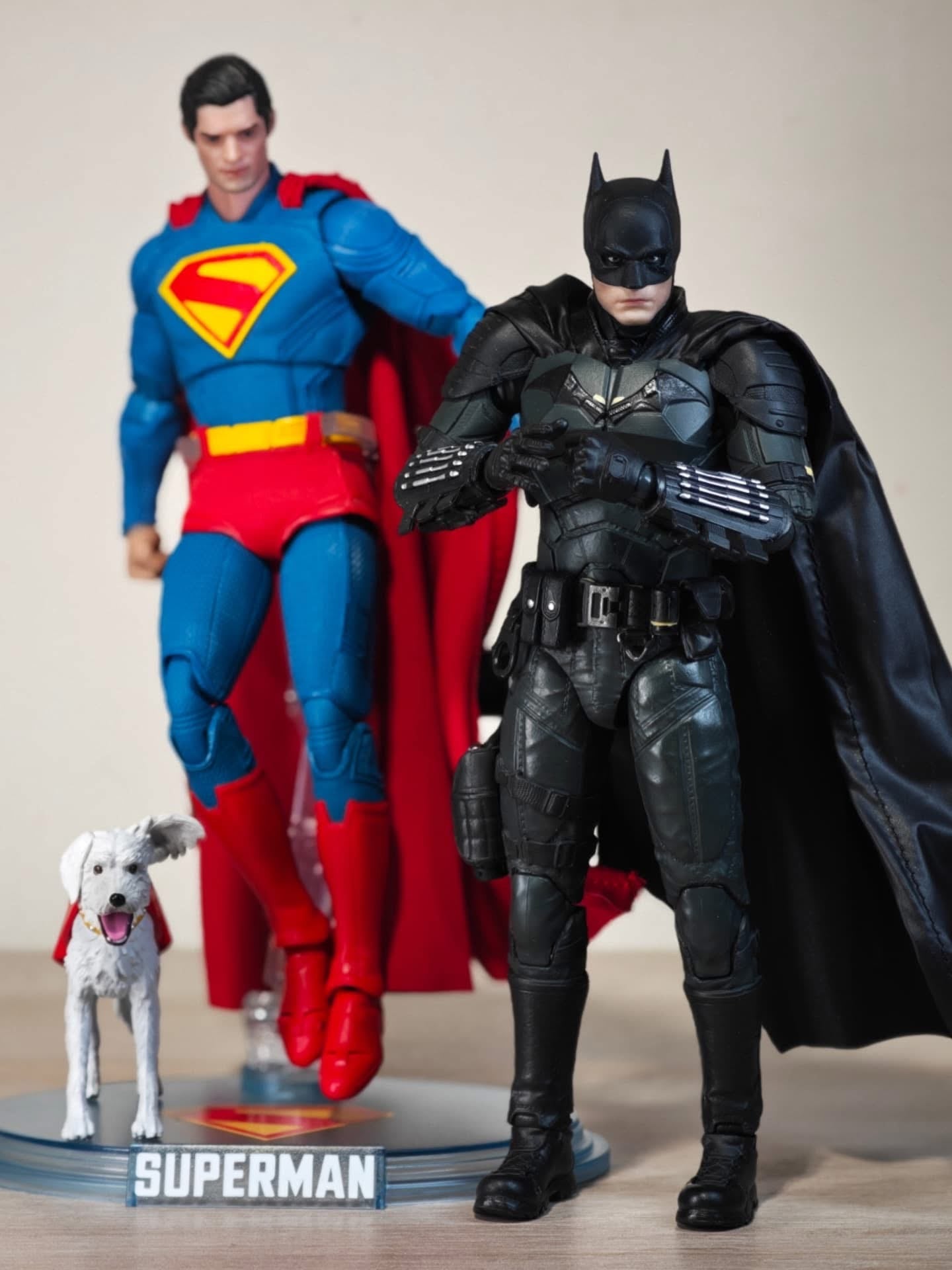 SUPERMAN (con Krypto)  (versión Deluxe) - Figura Coleccionable