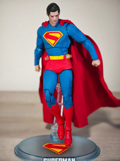 SUPERMAN (con Krypto)  (versión Deluxe) - Figura Coleccionable