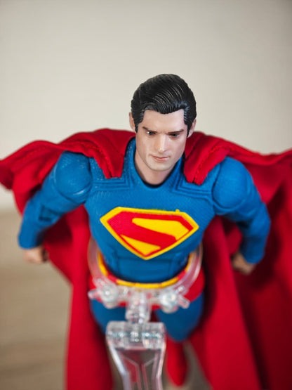 SUPERMAN (con Krypto)  (versión Deluxe) - Figura Coleccionable
