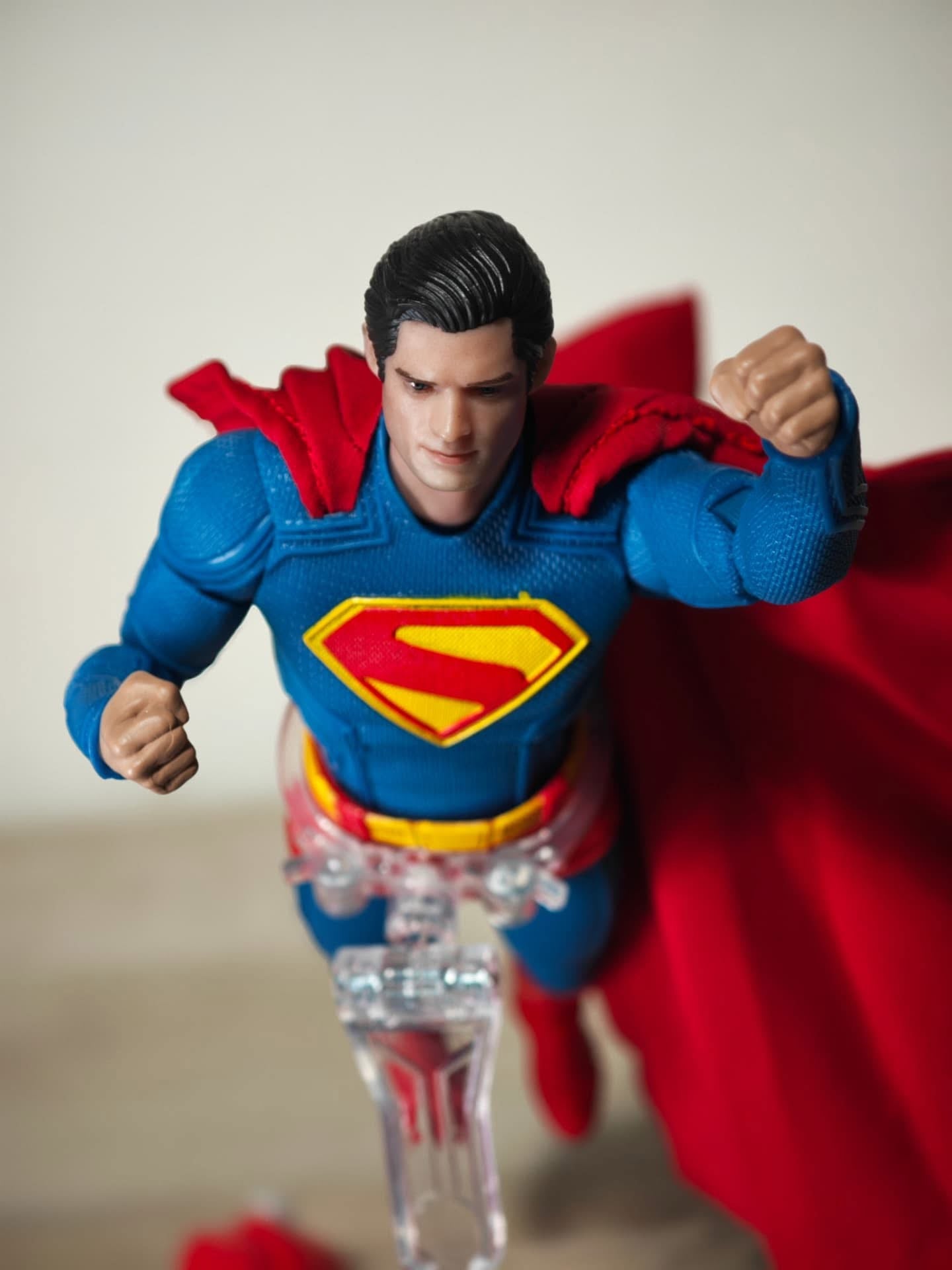 SUPERMAN (con Krypto)  (versión Deluxe) - Figura Coleccionable