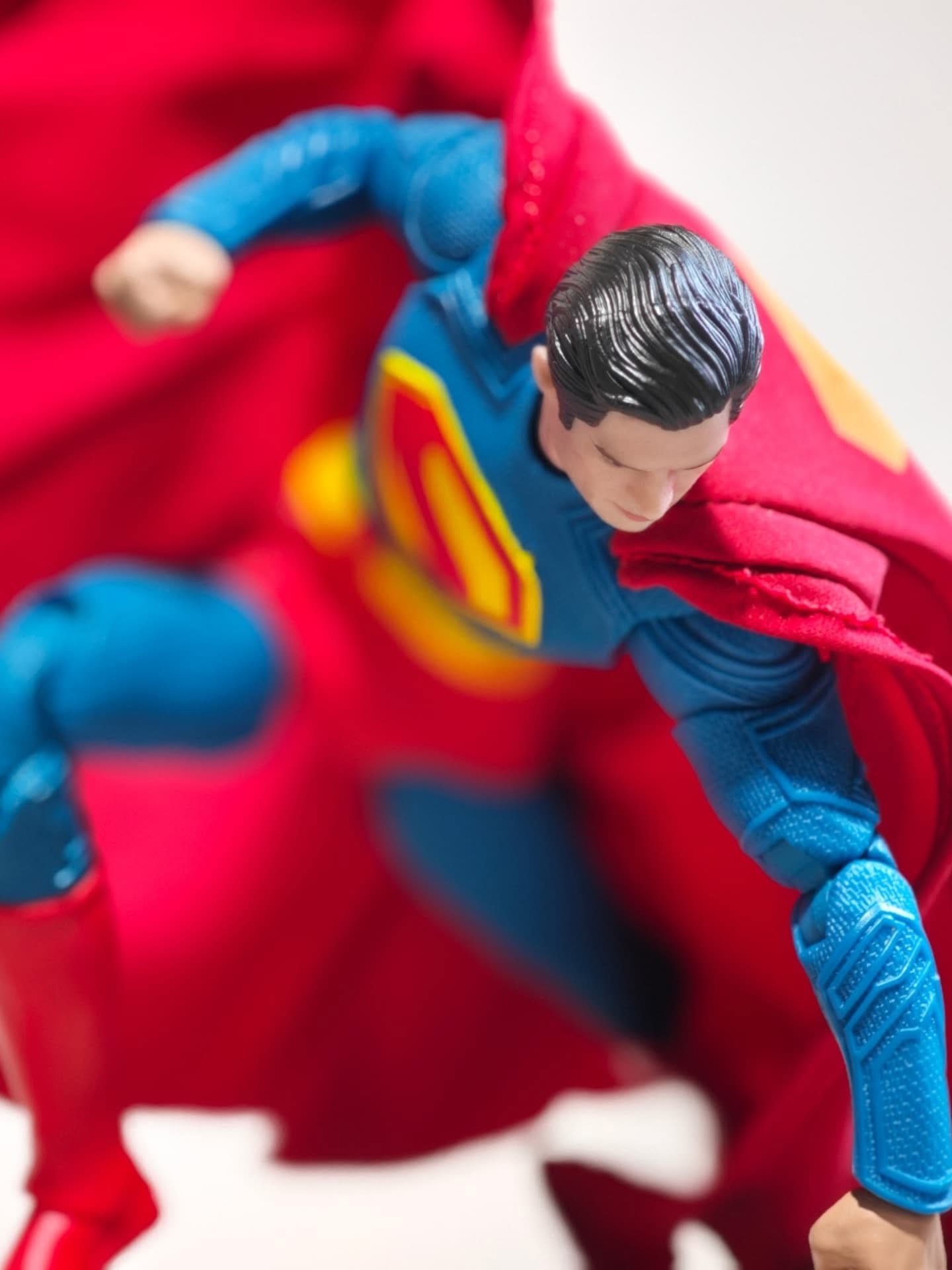 SUPERMAN (con Krypto)  (versión Deluxe) - Figura Coleccionable