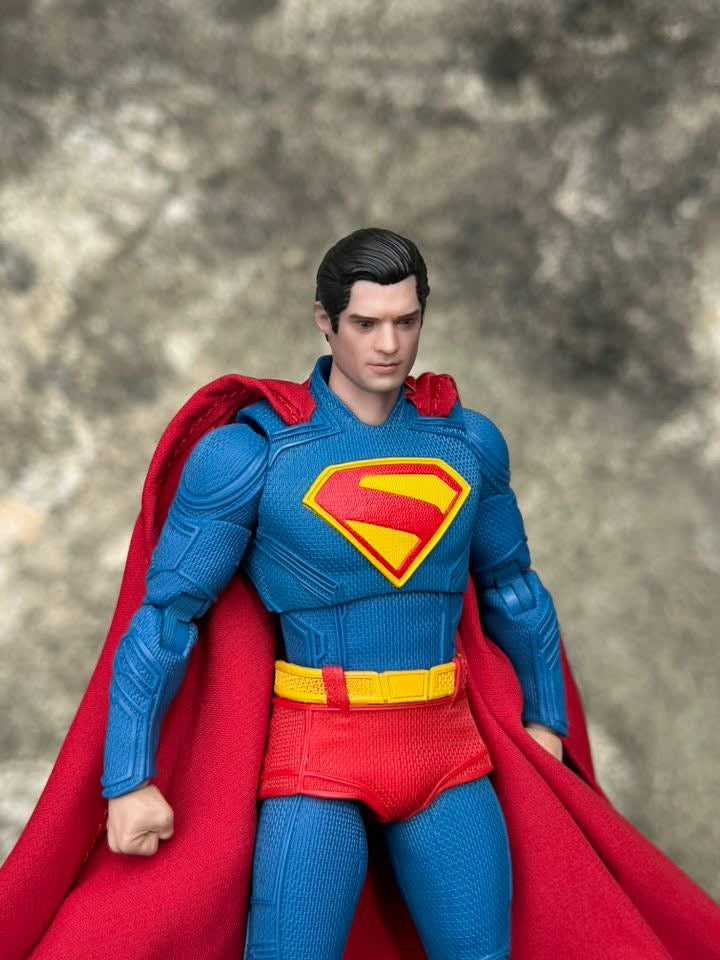 SUPERMAN (con Krypto)  (versión Deluxe) - Figura Coleccionable