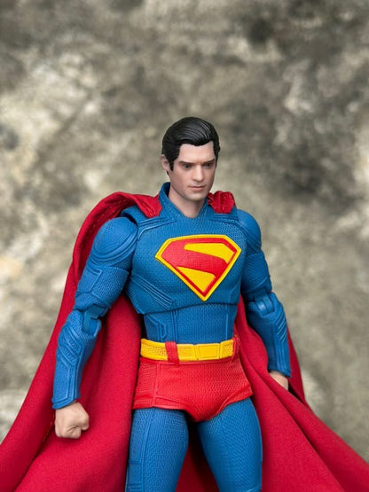 SUPERMAN (con Krypto)  (versión Deluxe) - Figura Coleccionable