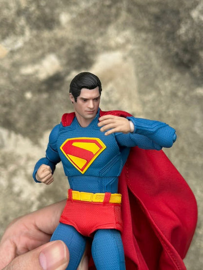 SUPERMAN (con Krypto)  (versión Deluxe) - Figura Coleccionable