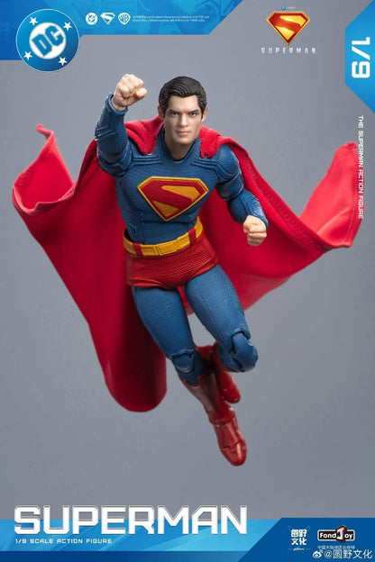 SUPERMAN (con Krypto)  (versión Deluxe) - Figura Coleccionable