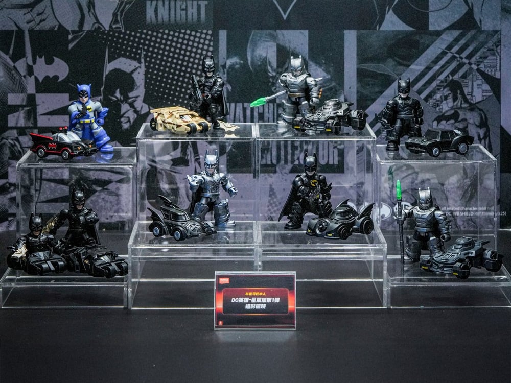 DC BATMAN DEFENDER Version 01 - Legendary Batman Assemble - Model Kits Blokees - Figura Coleccionable / Caja Misteriosa / Model Kit